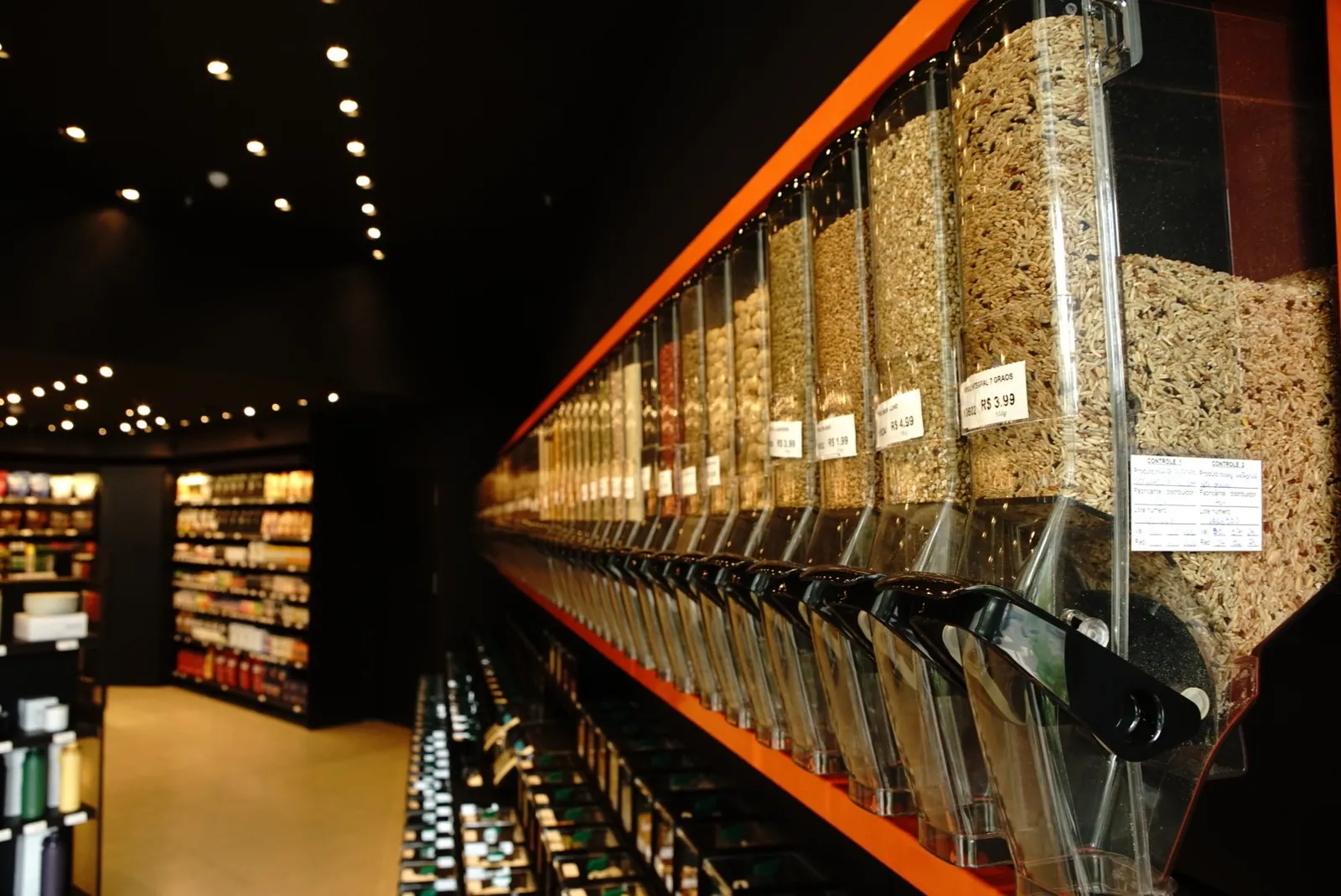 Grãos e castanhas nos dispensers da Cerealli
